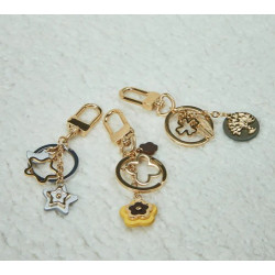 Llavero Viceroy  de mujer en acero IP dorado con estrellas y luna  75414l01012