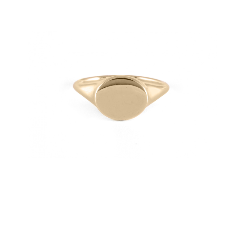Anillo para mujer tipo sello Slim de oro amarillo 9k – BEA SOLDADO (Talla 17, personalizable)