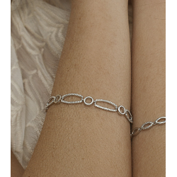 Pulsera Plata Circonitas con eslabones en formas ovaladas y circulares