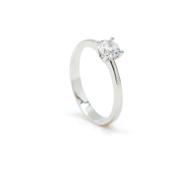 Anillo solitario mujer...