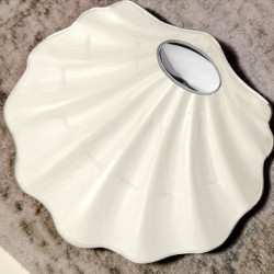 Concha de bautismo metálica y esmaltada aplique plata bilaminada. 13x13.5 cm 09361-6S