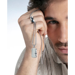 Collar de Hombre de Acero IP Gris con Cadena Ajustable y Cruz Colgante de Líneas Sobrias