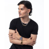 Pendiente Único Abraham Mateo de Acero IP Dorado con Cadena y Placa de Estética Limpia y Versátil