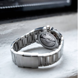 CASIO EDIFICE EFK-110D-1A · Automático y Sofisticado